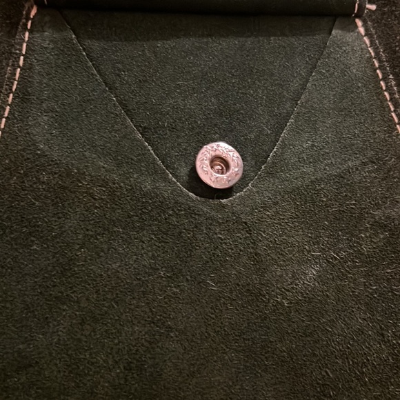 Vintage olive green suede mini skirt perfect for fall - Picture 5 of 6